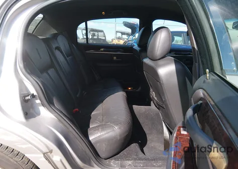 2010 Lincoln Town Car Signature Limited from USA, damaged, VIN 2LNBL8CV2AX627982